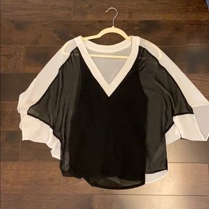 Bat wing Zara black and white top